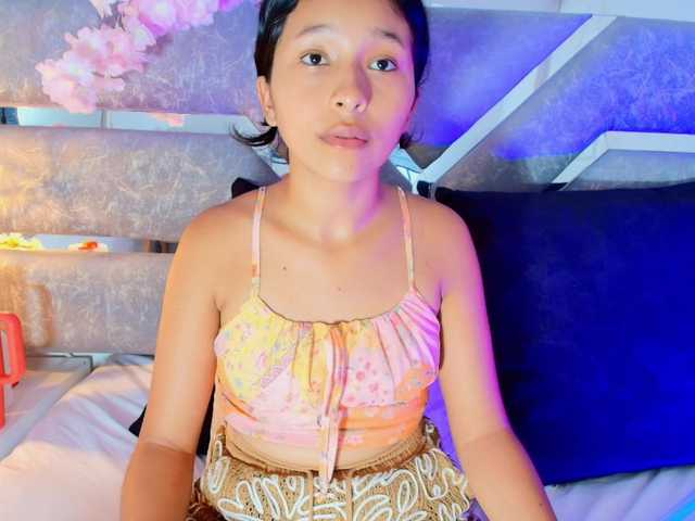 Realdoncella live cam on BongaCams