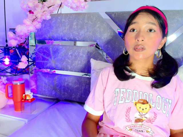 Realdoncella live cam on BongaCams