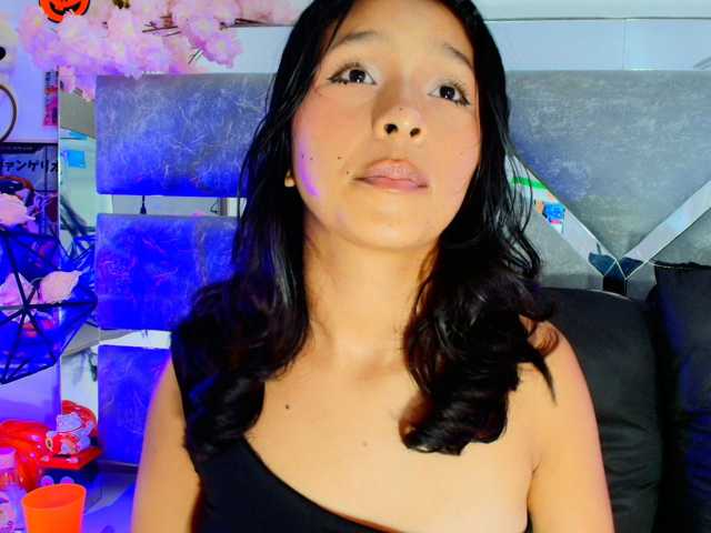 Realdoncella live cam on BongaCams