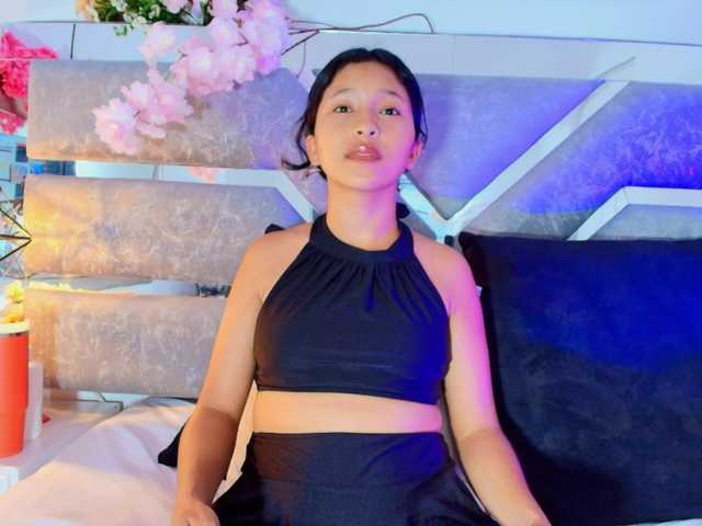 Realdoncella live cam on BongaCams
