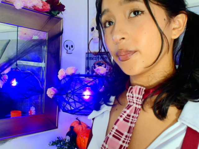 Realdoncella live cam on BongaCams