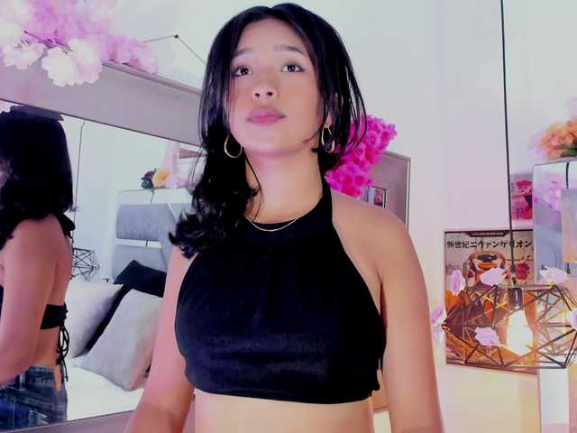 Realdoncella live cam on BongaCams