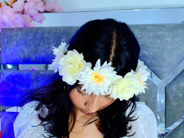 Realdoncella, live now on BongaCams
