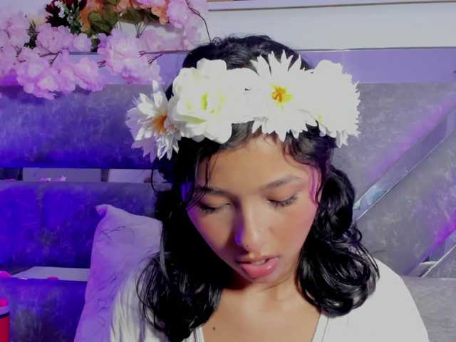 Realdoncella live cam on BongaCams