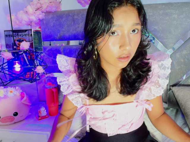 Realdoncella live cam on BongaCams