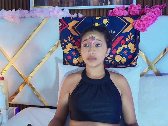 Realdoncella live cam on BongaCams