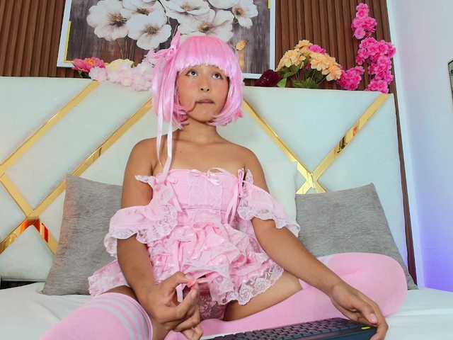 Realdoncella live cam on BongaCams