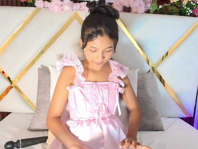 Realdoncella live cam on BongaCams