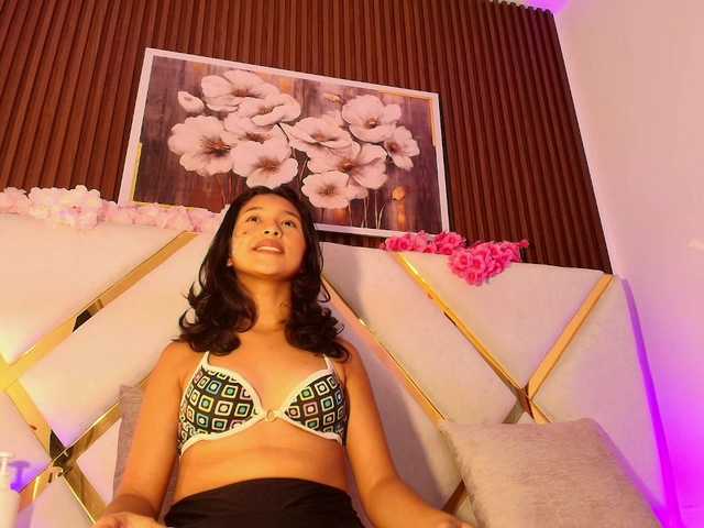 Realdoncella live cam on BongaCams