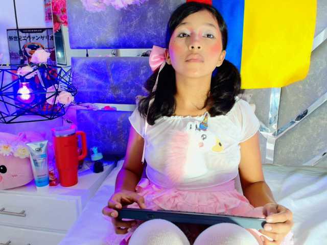 Realdoncella live cam on BongaCams