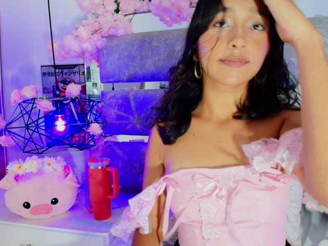 Realdoncella live cam on BongaCams