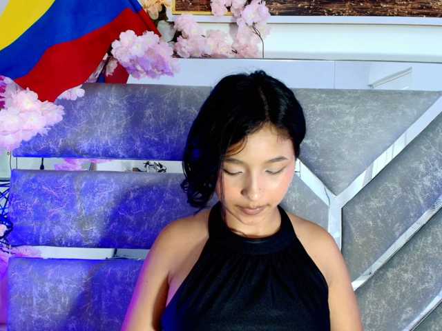 Realdoncella live cam on BongaCams