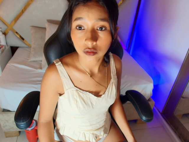 Realdoncella live cam on BongaCams
