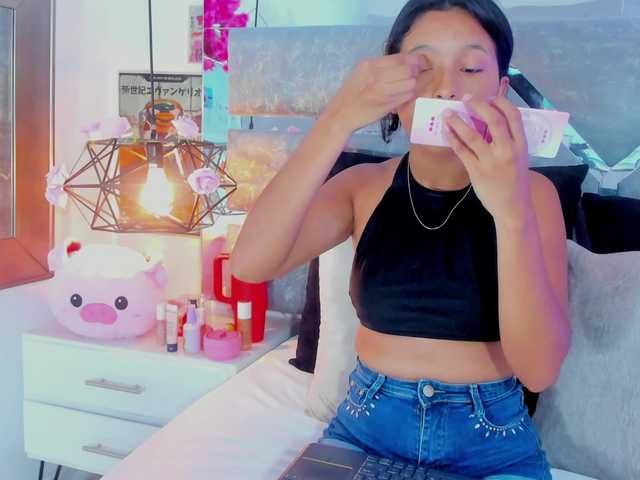 Realdoncella live cam on BongaCams