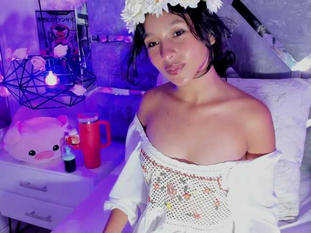 Realdoncella live cam on BongaCams