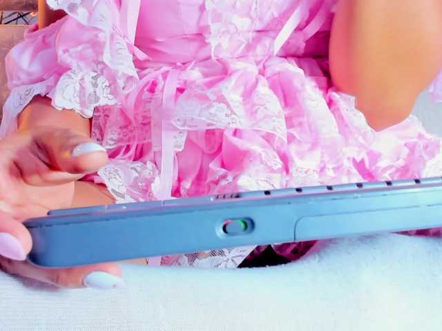 Realdoncella live cam on BongaCams