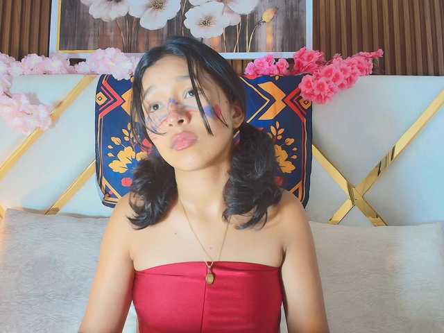 Realdoncella live cam on BongaCams