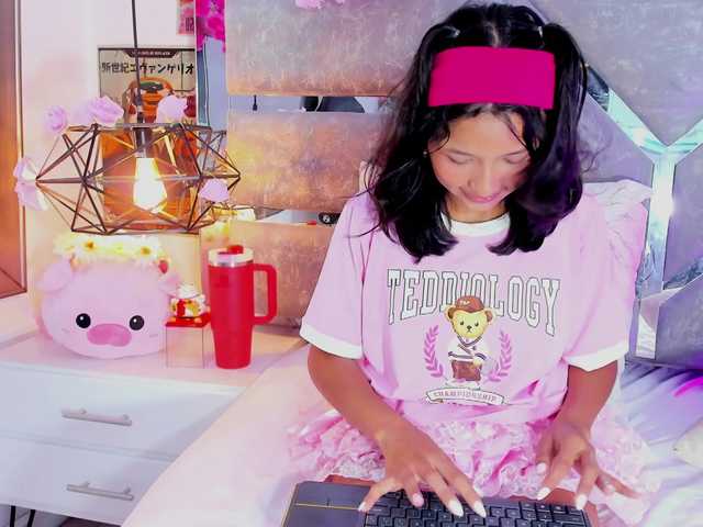 Realdoncella live cam on BongaCams