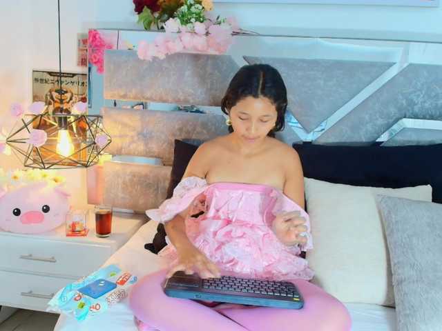 Realdoncella live cam on BongaCams