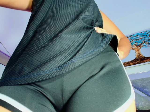 Realdoncella live cam on BongaCams