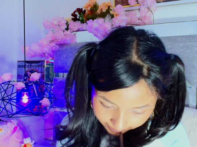 Realdoncella live cam on BongaCams