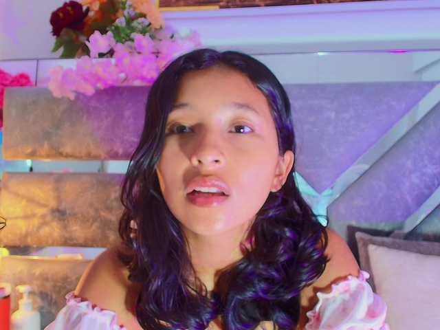 Realdoncella live cam on BongaCams