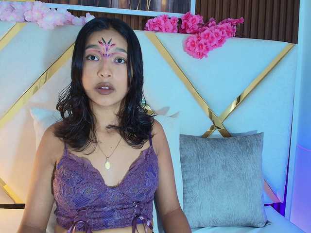 Realdoncella live cam on BongaCams