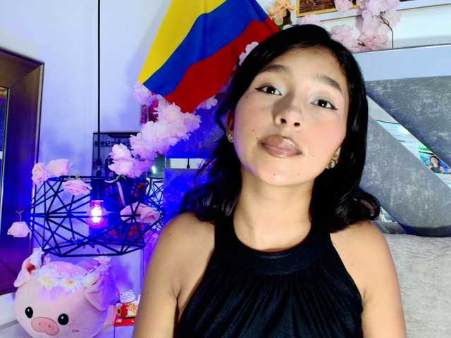 Realdoncella live cam on BongaCams