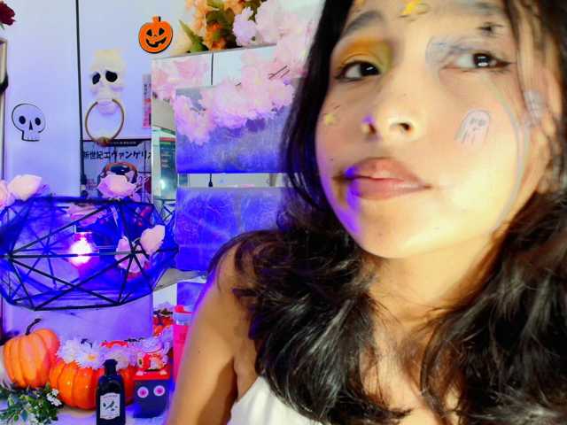 Realdoncella live cam on BongaCams