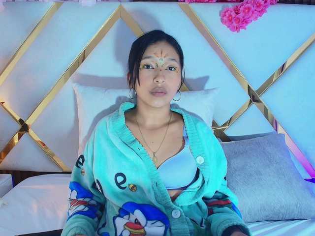 Realdoncella live cam on BongaCams