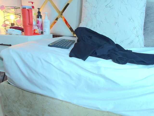 Realdoncella live cam on BongaCams