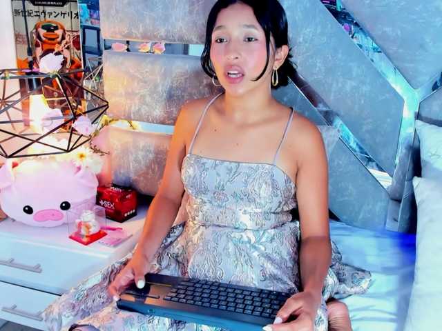 Realdoncella live cam on BongaCams