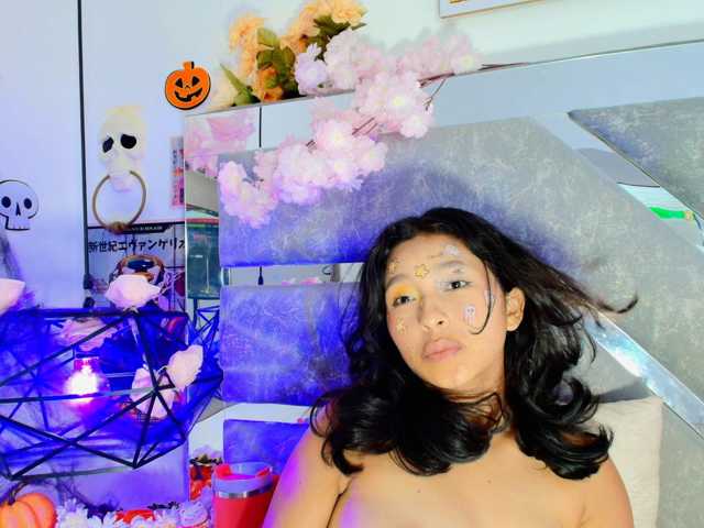 Realdoncella live cam on BongaCams