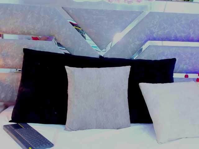 Realdoncella live cam on BongaCams