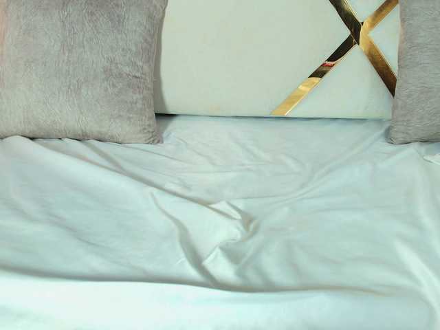 Realdoncella live cam on BongaCams