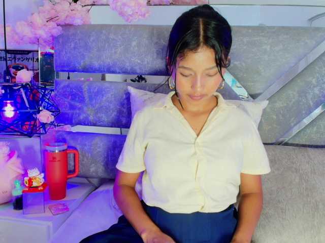 Realdoncella live cam on BongaCams