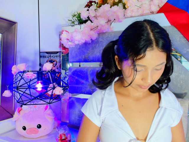 Realdoncella live cam on BongaCams