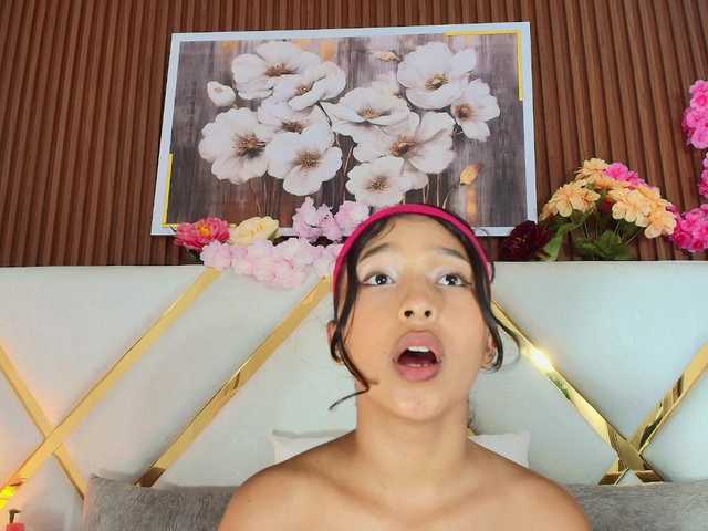 Realdoncella live cam on BongaCams