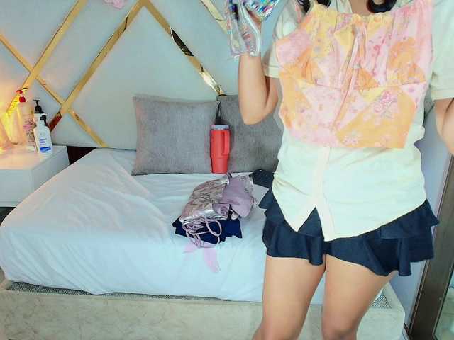 Realdoncella live cam on BongaCams