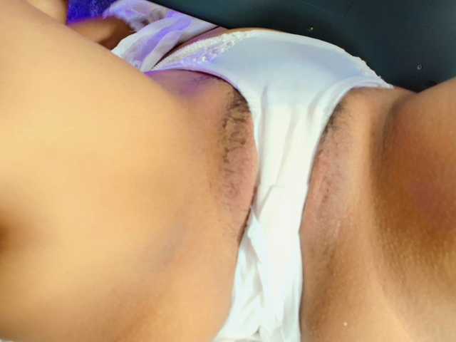 Realdoncella live cam on BongaCams