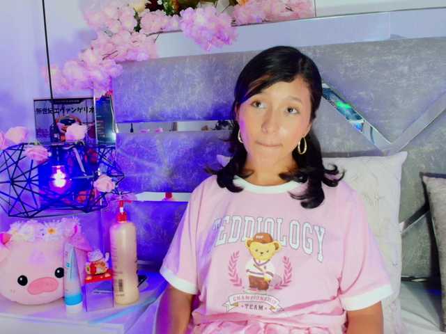 Realdoncella live cam on BongaCams