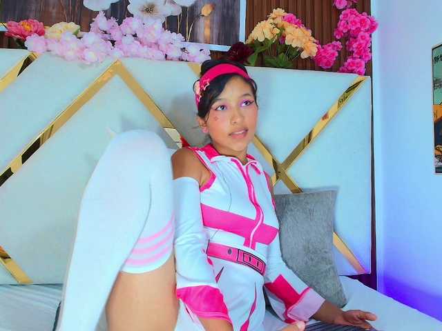 Realdoncella live cam on BongaCams