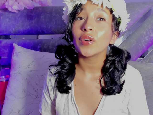Realdoncella live cam on BongaCams