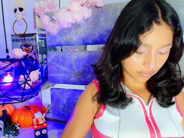 Realdoncella live cam on BongaCams