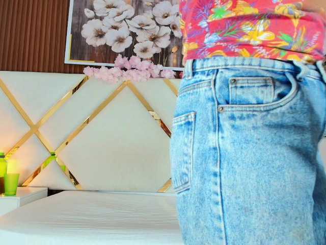 Realdoncella live cam on BongaCams