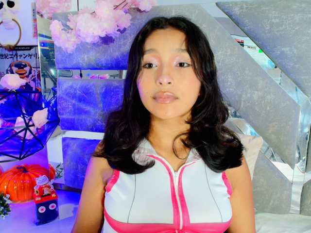 Realdoncella live cam on BongaCams