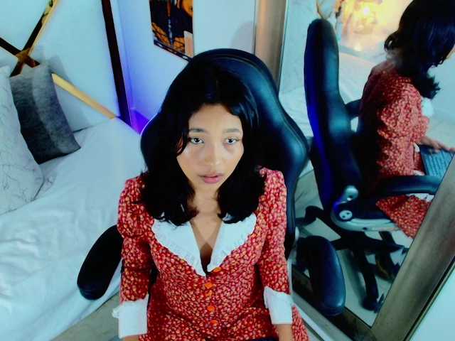 Realdoncella live cam on BongaCams