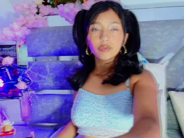 Realdoncella live cam on BongaCams