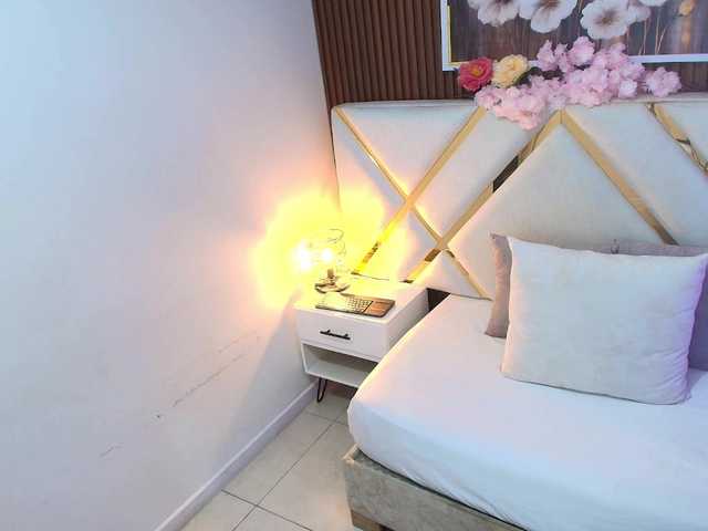 Realdoncella live cam on BongaCams
