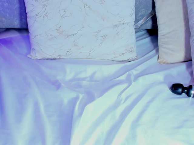 Realdoncella live cam on BongaCams